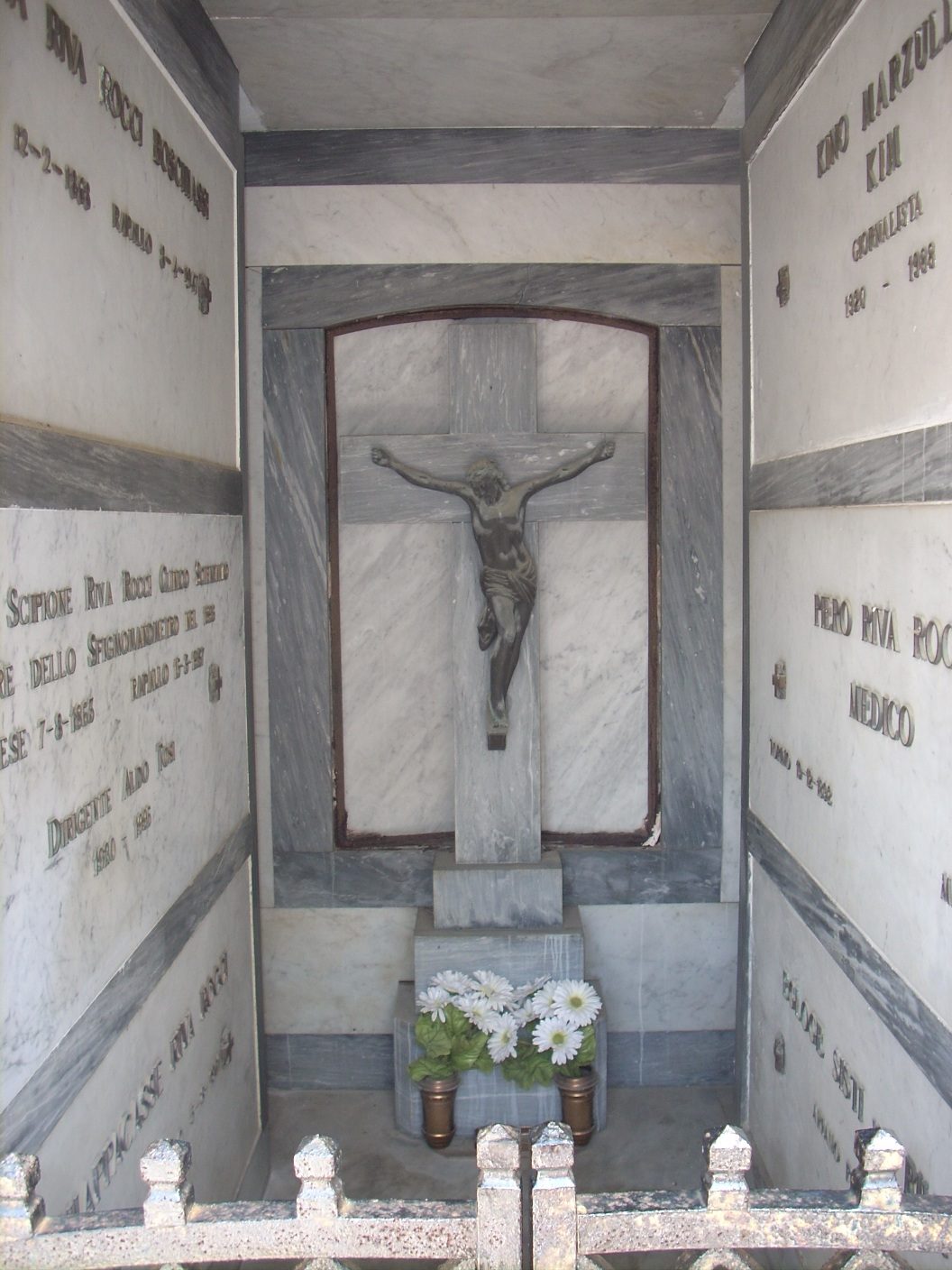 Scipione Riva Rocci s tomb, San Michele di Pagana, Italy - 04.JPG